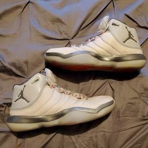 Mens Jordan's superbly with the box 9.5
